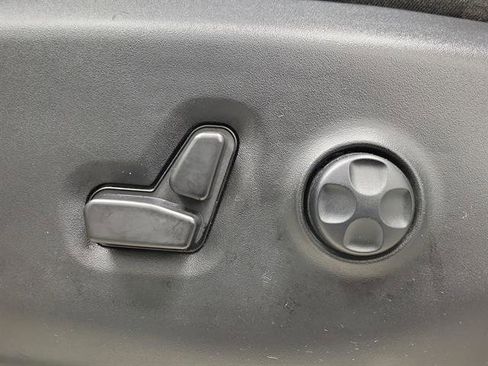 Used 2023 Chrysler Pacifica Touring-L image 20