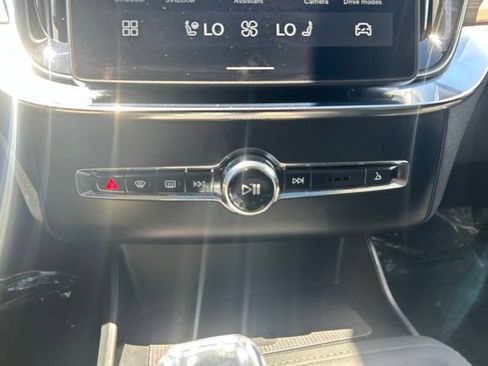 Certified 2025 Volvo XC90 B6 Plus AWD/4WD image 29
