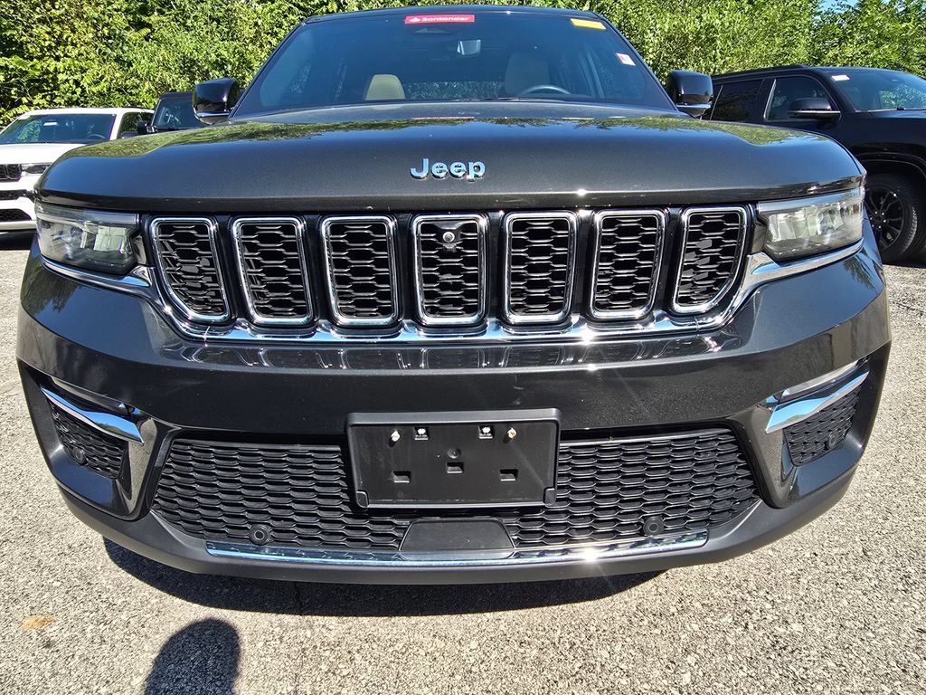 Used 2023 Jeep Grand Cherokee Limited w/ Luxury Tech Group II AWD/4WD image 13