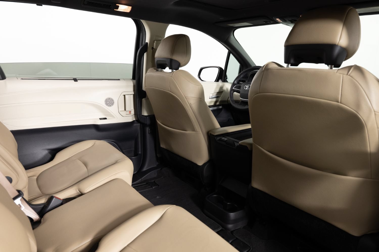 Used 2021 Toyota Sienna XLE FWD image 22