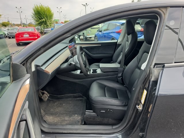 Used 2024 Tesla Model Y Long Range AWD/4WD image 2