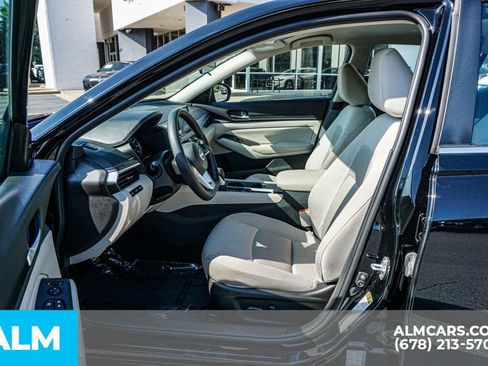 Used 2025 Nissan Altima 2.5 SV FWD image 18