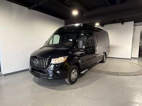 Used 2022 Mercedes-Benz Sprinter 3500 image 9