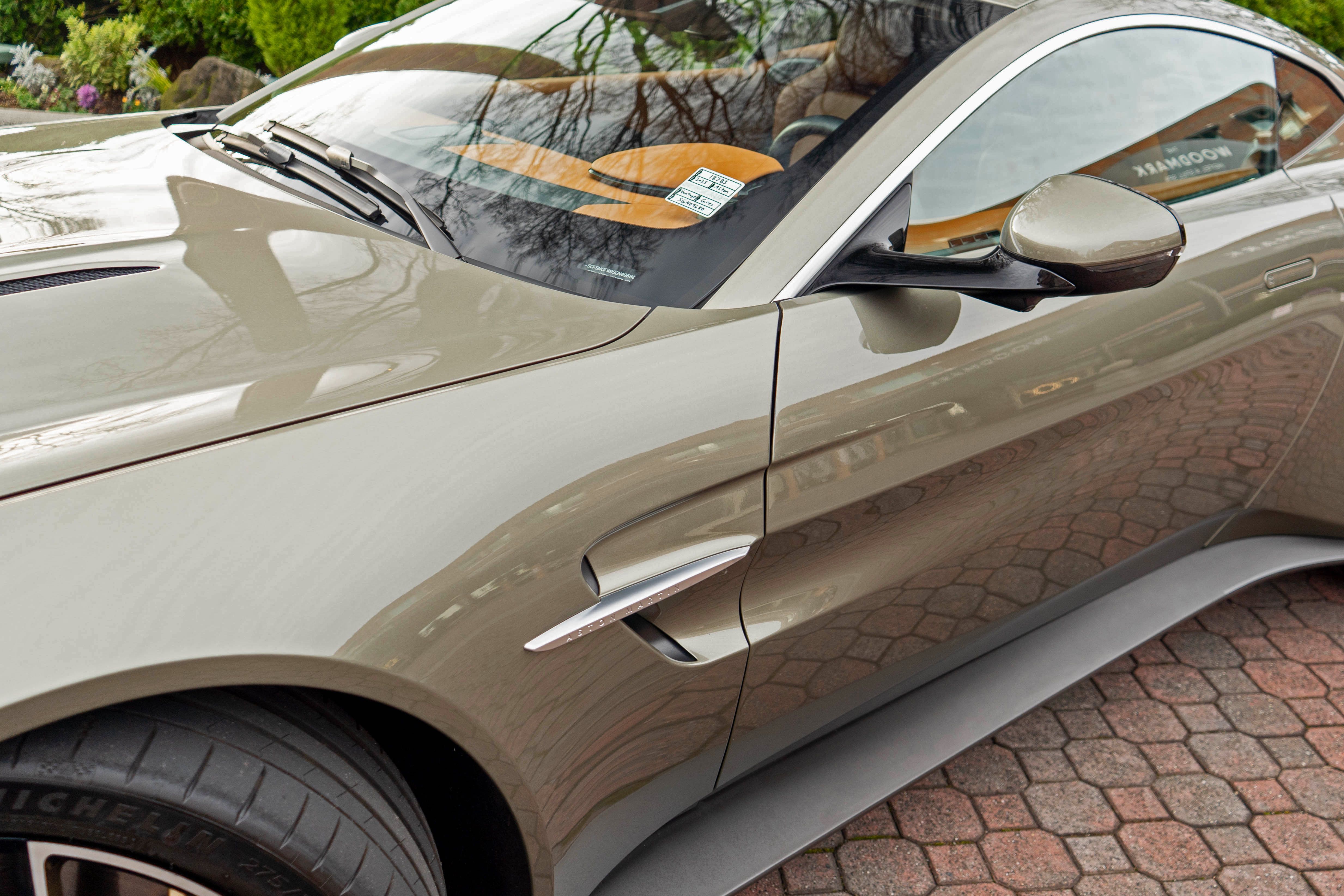 Used 2025 Aston Martin V8 Vantage Coupe RWD image 34