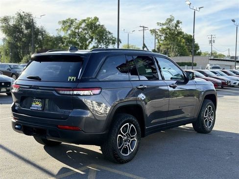 Used 2022 Jeep Grand Cherokee Trailhawk w/ Advanced Protech Group II AWD/4WD image 7
