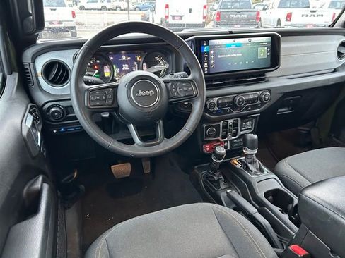 Used 2024 Jeep Wrangler Unlimited image 22