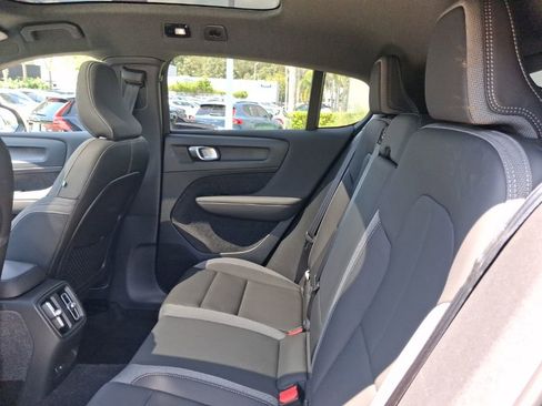 Used 2023 Volvo C40 Recharge Core image 8