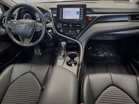 Used 2021 Toyota Camry SE image 12