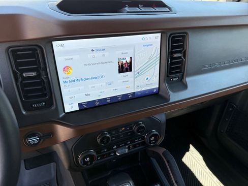 Used 2024 Ford Bronco Outer Banks AWD/4WD image 19