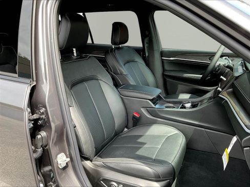 New 2026 Jeep Grand Cherokee L Limited AWD/4WD image 18