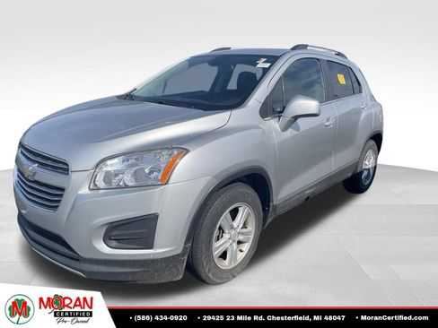 Used 2016 Chevrolet Trax LT w/ LT Convenience Package FWD image 3