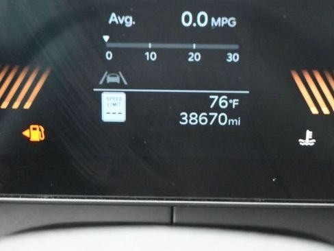 Used 2025 Kia Carnival FWD image 15
