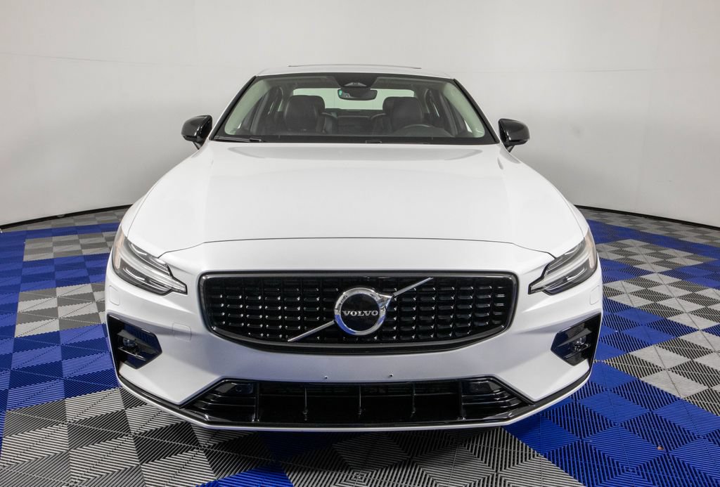 Used 2025 Volvo S60 B5 Core FWD image 3