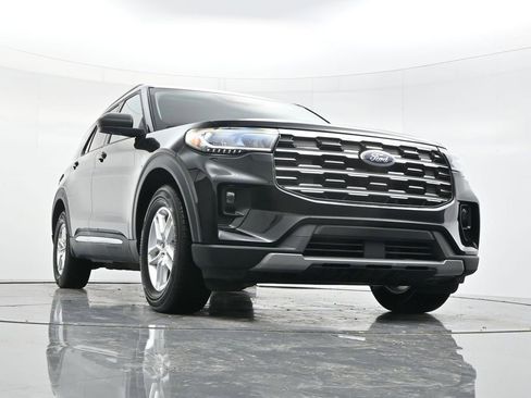 Used 2025 Ford Explorer Active w/ Active Comfort Package RWD image 52