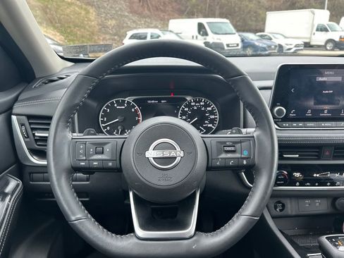 Used 2024 Nissan Rogue SV w/ SV Premium Package image 13