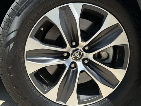 Used 2023 Toyota Highlander XLE FWD image 10