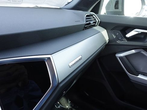 New 2025 Audi Q3 2.0T Premium image 25
