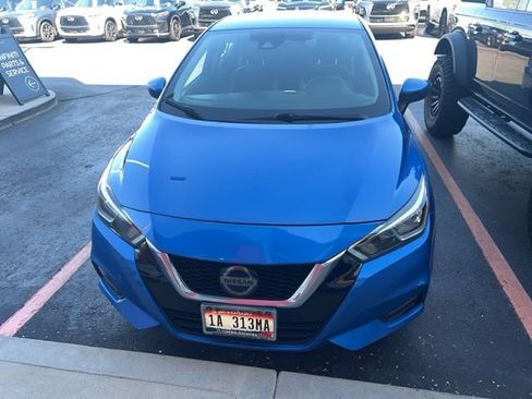 Used 2020 Nissan Versa SV image 3