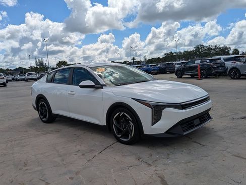Certified 2025 Kia K4 EX FWD image 2
