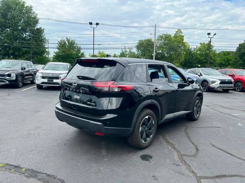Used 2024 Nissan Rogue SV AWD/4WD image 5