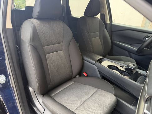 Used 2025 Nissan Rogue SV FWD image 32