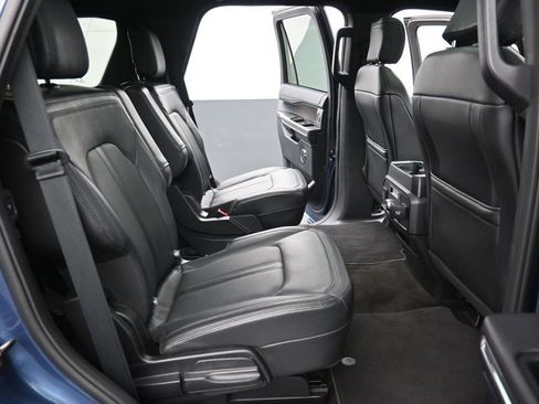 Used 2018 Ford Expedition Limited w/ Equipment Group 301A RWD image 10