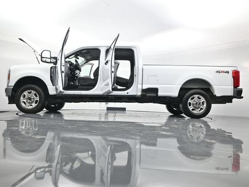 Used 2025 Ford F350 XLT AWD/4WD image 59