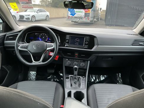 Used 2024 Volkswagen Jetta S image 17