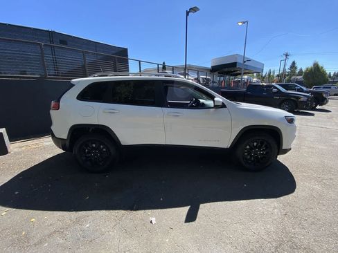 Used 2020 Jeep Cherokee Latitude w/ Cold Weather Group AWD/4WD image 7