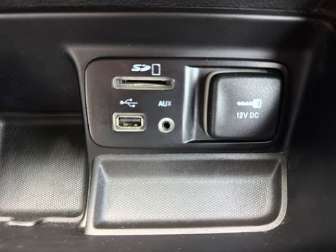 Used 2017 Jeep Cherokee Latitude FWD image 32