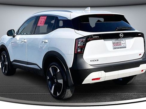 Certified 2025 Nissan Kicks SR image 4