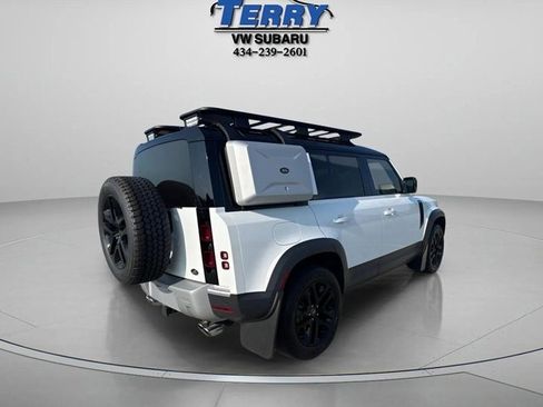 Used 2021 Land Rover Defender 110 SE image 5