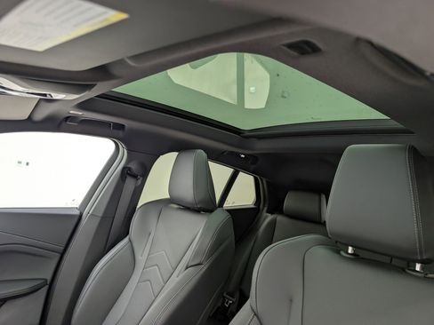 New 2026 BMW X2 xDrive28i w/ Convenience Package image 16