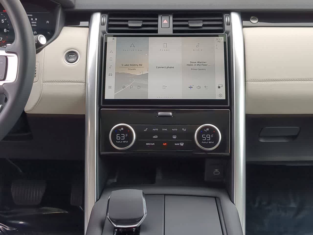 Certified 2025 Land Rover Discovery S AWD/4WD image 28