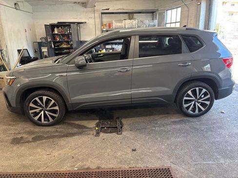 Used 2023 Volkswagen Taos SE image 7