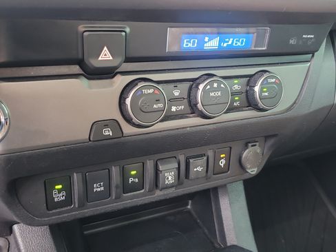 Used 2022 Toyota Tacoma TRD Off-Road w/ Technology Package RWD image 24