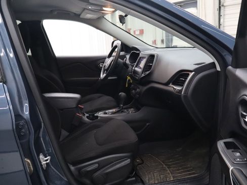 Used 2020 Jeep Cherokee Latitude image 30