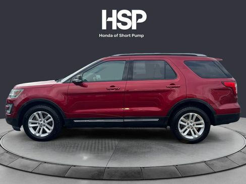 Used 2017 Ford Explorer XLT w/ Equipment Group 202A FWD image 2