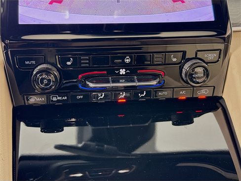 New 2025 Jeep Grand Cherokee Limited image 16