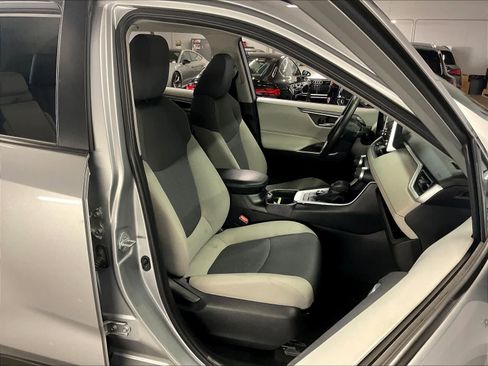 Used 2020 Toyota RAV4 XLE w/ Convenience Package AWD/4WD image 9