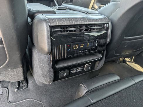 Used 2024 Jeep Wagoneer L Series II w/ Flexible Seating Group AWD/4WD image 34