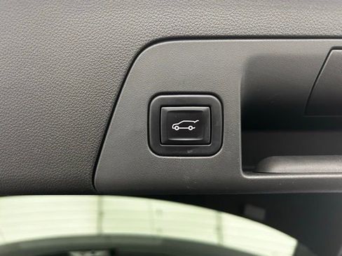 Used 2022 Buick Envision Avenir w/ Technology Package II image 16