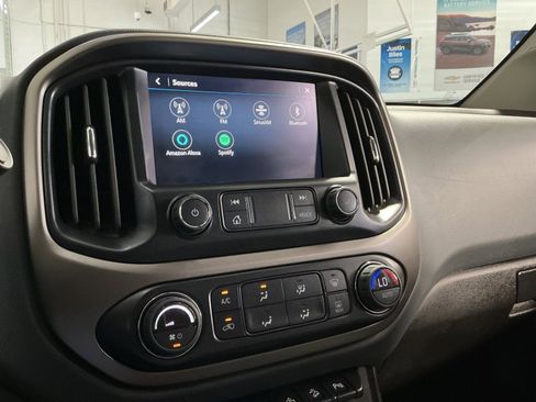 Used 2022 Chevrolet Colorado Z71 AWD/4WD image 19
