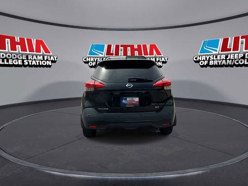 Used 2020 Nissan Kicks SR w/ SR Premium Package image 7