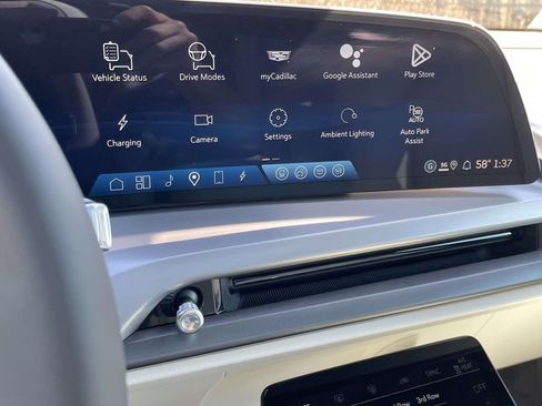 New 2026 Cadillac Vistiq Sport w/ LPO, Floor Liner Package image 30