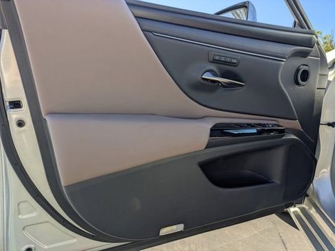 Used 2025 Lexus ES 350 w/ Premium Package image 13