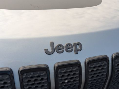 Used 2019 Jeep Cherokee Trailhawk w/ Cold Weather Group AWD/4WD image 11