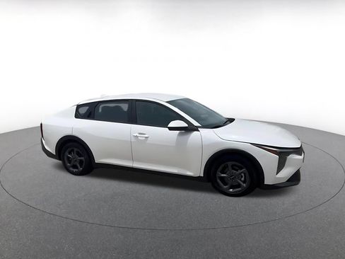 Used 2025 Kia K4 FWD image 2