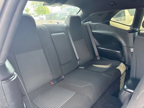 Used 2022 Dodge Challenger SXT w/ Driver Convenience Group RWD image 18
