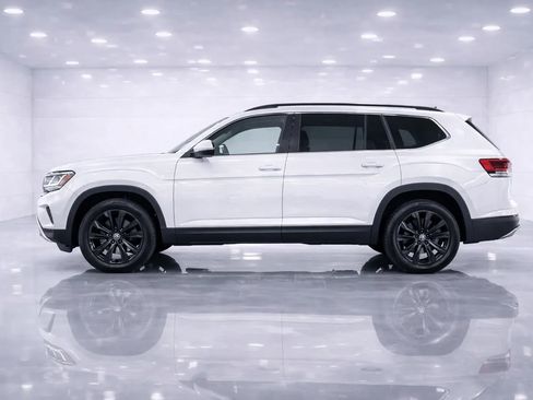 Used 2022 Volkswagen Atlas SE w/ Black Wheel Package image 2